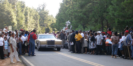 Ellen Schattschneider, Arrival of car, Moore's Ford, Georgia, 2009.