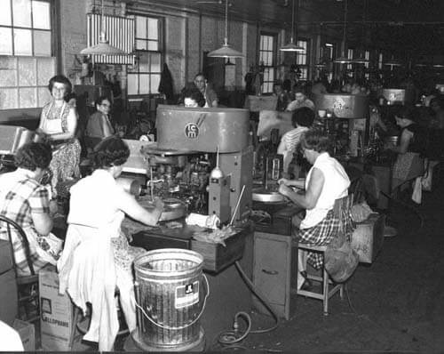 Burgert Brothers, Women making cigars at Corral & Wodiska cigar factory, Tampa, Florida. Catalog No.: PA 13243.