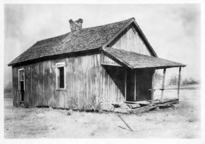 African-American tenant cabin, Armstrong Plantation, Mississippi, 1934. Photograph by unknown creator. Courtesy of Mississippi State University Libraries, Special Collections Department, University Archives, Cooperative Extension Service Photographs.