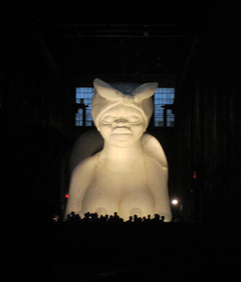 Click to load interactive 3-D model of the Sugar Baby sphinx, from Creative Time. © 2014 Creative Time. Photograph of sphinx, Brooklyn, New York, June 13, 2014. Photograph by Valérie Loichot. Courtesy of Valérie Loichot.