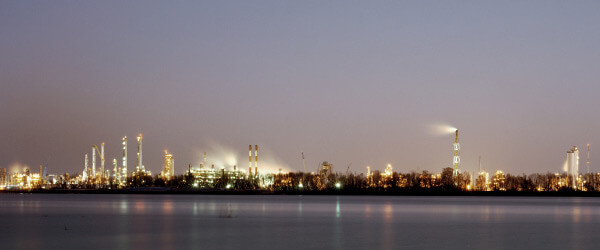 Dow Chemical Corporation (Union Carbide Complex) at Night, Across from Bonnet Carré Spillway, Norco, Louisiana, 1998. Photograph by Richard Misrach. Courtesy of Pace/MacGill Gallery, New York; Fraenkel Gallery, San Francisco; and Marc Selwyn. © Richard Misrach.