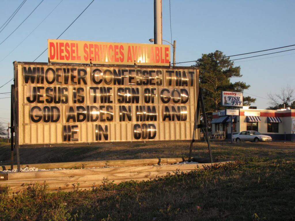 Hope Mills Rapid Lube Sign, Hope Mills, North Carolina, March 20, 2014. Photograph by Flickr user Gerry Dincher. Creative Commons license CC BY-SA 2.0.