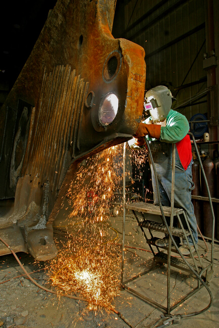 UMWA surface mine welder repairs dragline bucket. Boone County, WV, 2005.